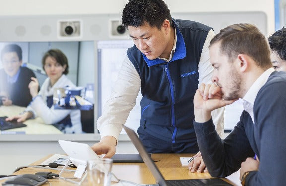 Photo of a HORIBA training with trainer